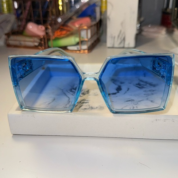 Accessories - SUNGLASSES 🕶️